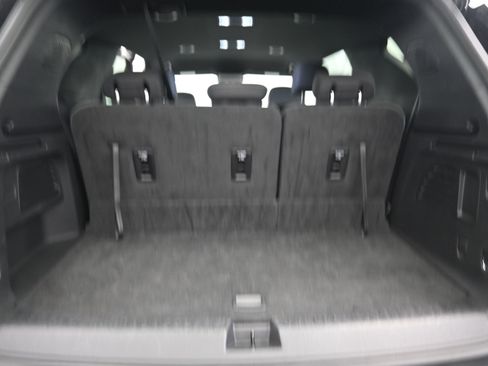 Used 2025 Chevrolet Traverse LT image 18