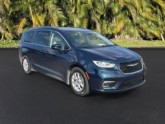Used 2021 Chrysler Pacifica Touring-L w/ Premium & Safety Sphere Group FWD image 2