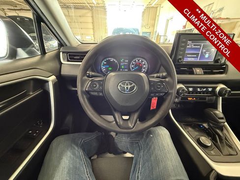 Used 2021 Toyota RAV4 LE AWD/4WD image 15