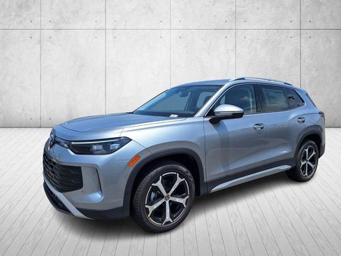 New 2025 Volkswagen Tiguan SE image 1