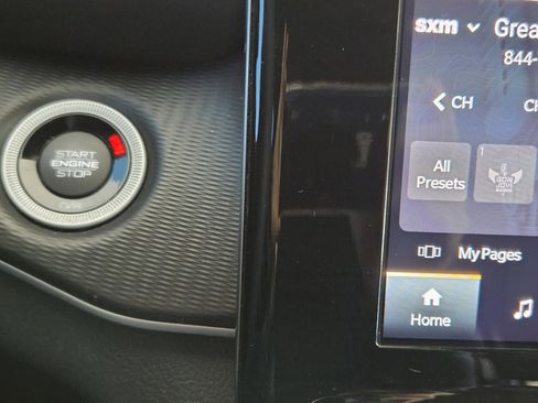 Used 2023 Jeep Grand Cherokee L Laredo image 40