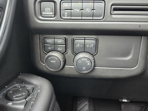 Used 2024 Chevrolet Tahoe LT image 10