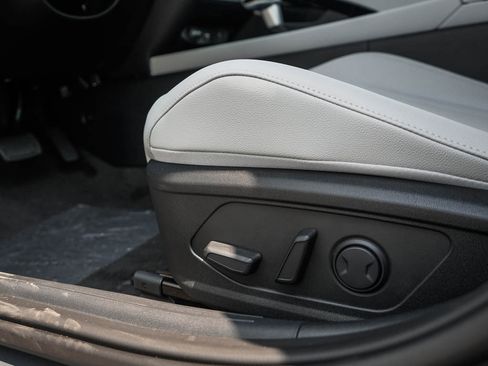 New 2026 Hyundai Elantra Limited FWD image 16