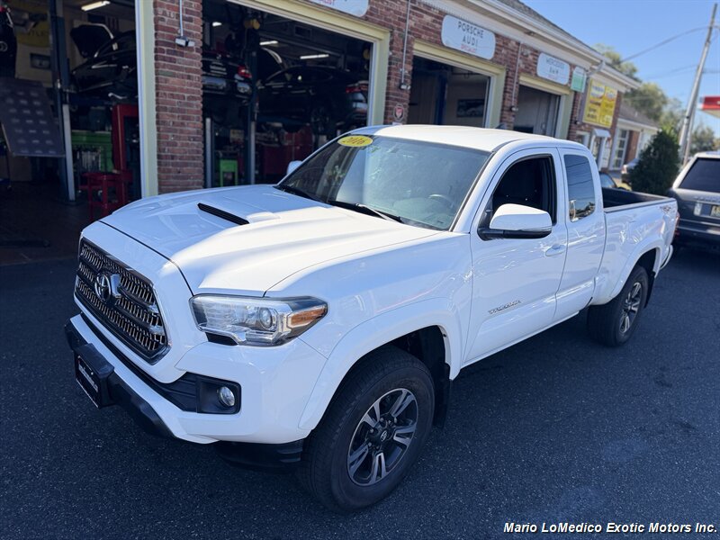 Used 2016 Toyota Tacoma TRD Sport AWD/4WD image 1