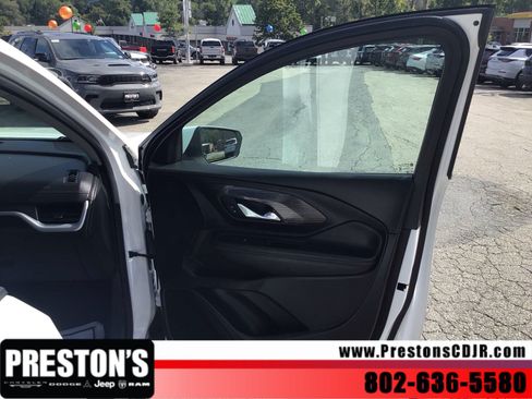 Used 2024 GMC Terrain SLE AWD/4WD image 28