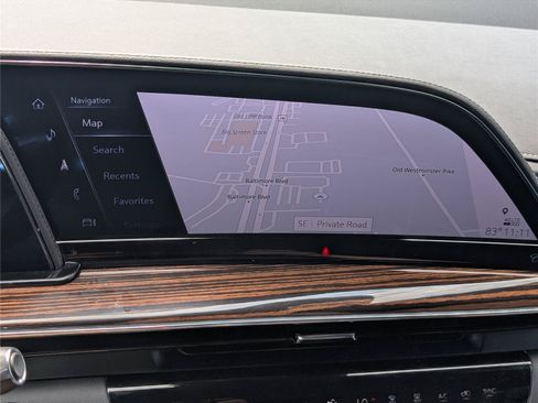 Used 2023 Cadillac Escalade Luxury AWD/4WD image 32