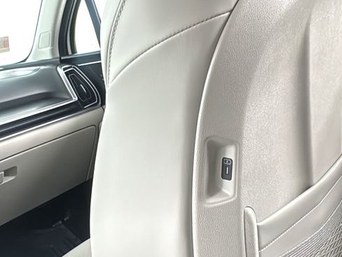 Used 2025 Kia Sorento EX image 38