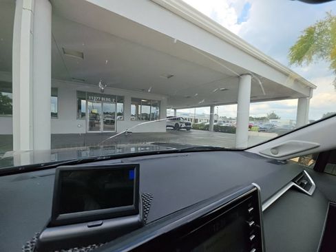 Used 2020 Toyota RAV4 Limited FWD image 13