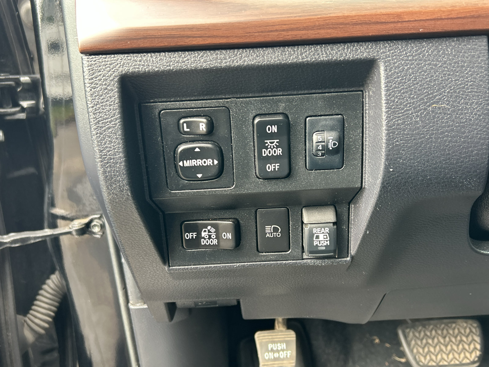 Used 2020 Toyota Tundra Limited w/ Limited Premium Package AWD/4WD image 24
