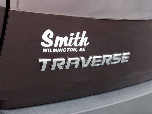 Used 2021 Chevrolet Traverse LT image 32