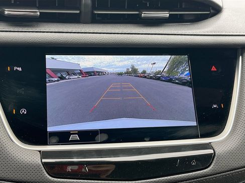 Used 2025 Cadillac XT6 Luxury FWD image 13