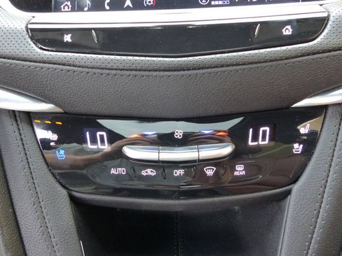 Used 2025 Cadillac XT5 Premium Luxury w/ Technology Package AWD/4WD image 37