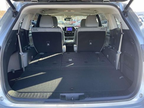Used 2023 Toyota Highlander XLE image 31