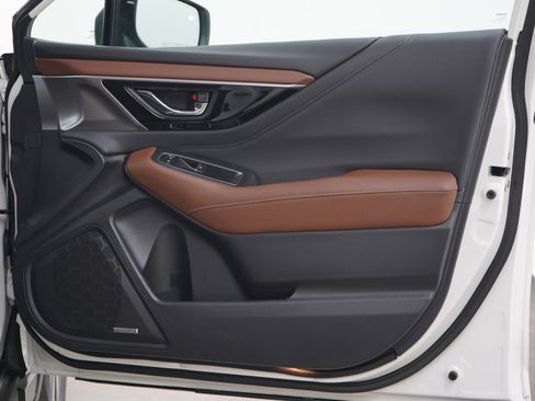 Used 2023 Subaru Outback Touring w/ Popular Package #2 image 9