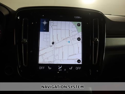 Used 2021 Volvo XC40 T5 R-Design image 3