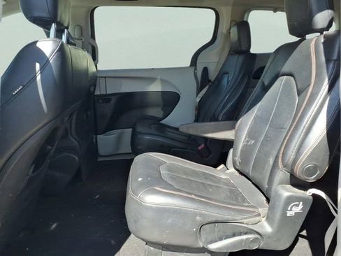 Used 2018 Chrysler Pacifica Touring-L w/ Advanced Safetytec Group FWD image 20