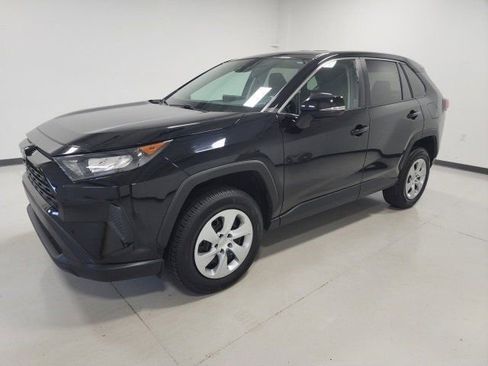 Used 2022 Toyota RAV4 LE image 8