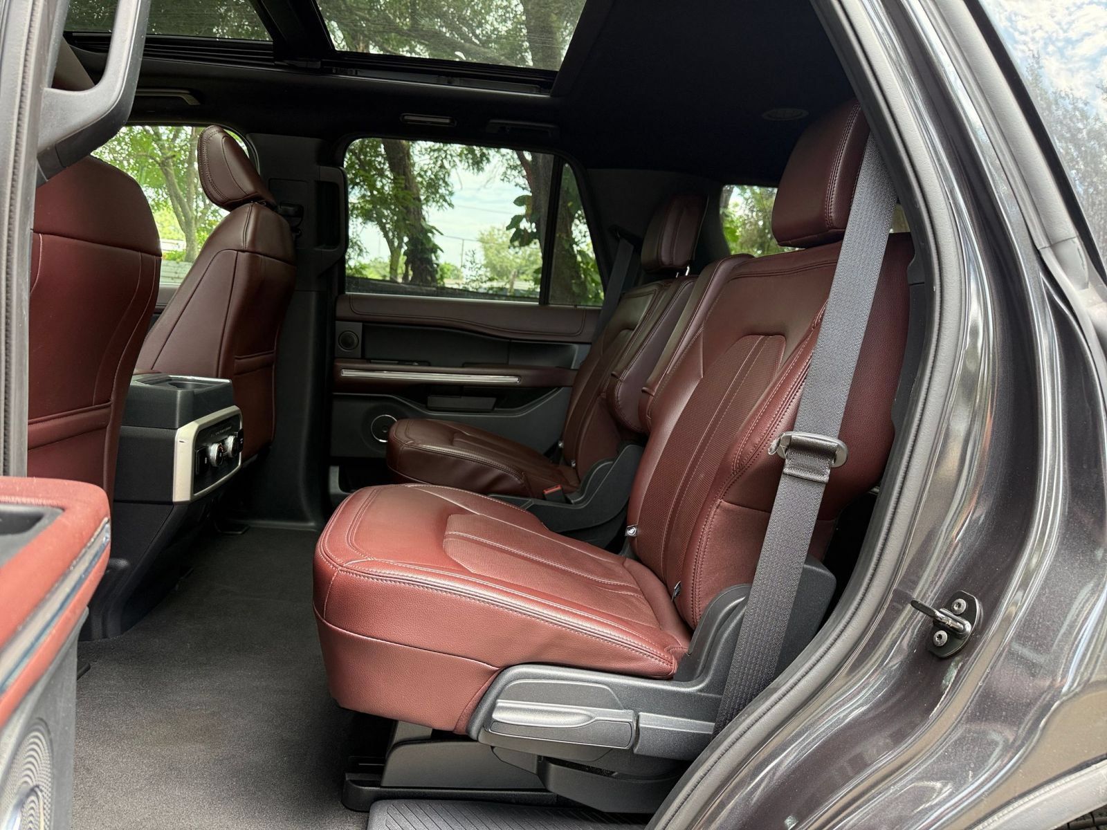 Used 2024 Ford Expedition Limited RWD image 40