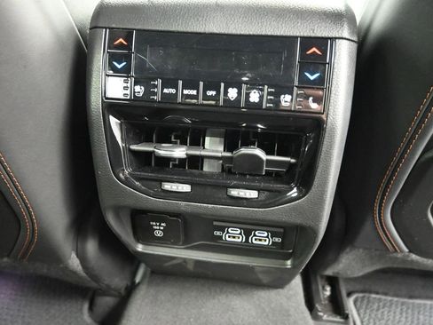 Used 2023 Jeep Grand Cherokee Summit image 29