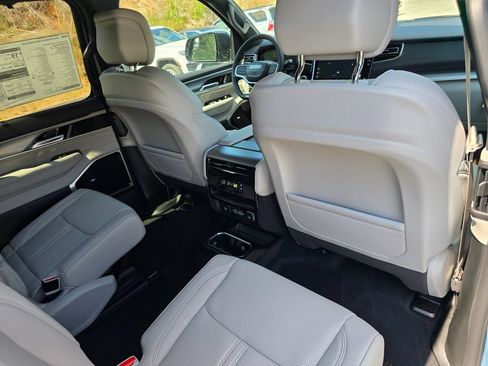 New 2026 Jeep Grand Wagoneer Limited AWD/4WD image 25