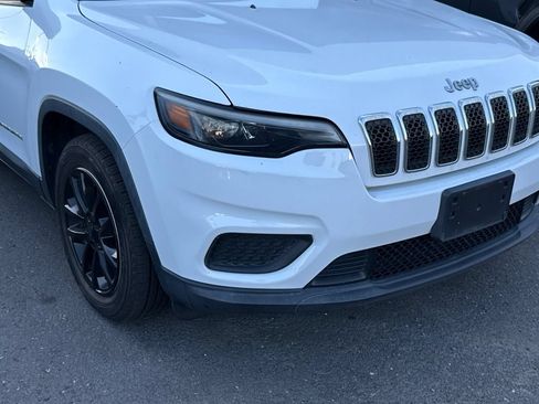 Used 2020 Jeep Cherokee Latitude FWD image 2