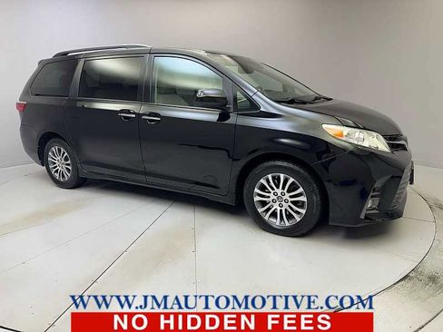 Used 2020 Toyota Sienna XLE image 7