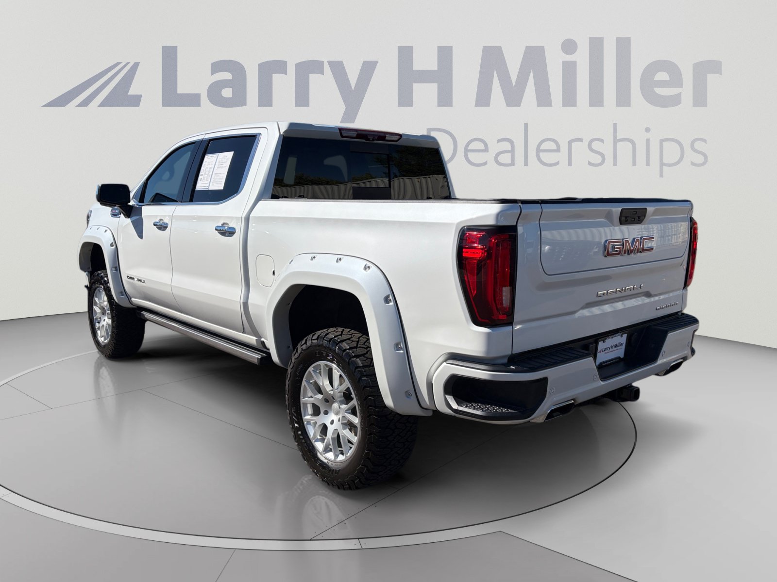 Used 2020 GMC Sierra 1500 Denali w/ Denali Ultimate Package AWD/4WD image 3