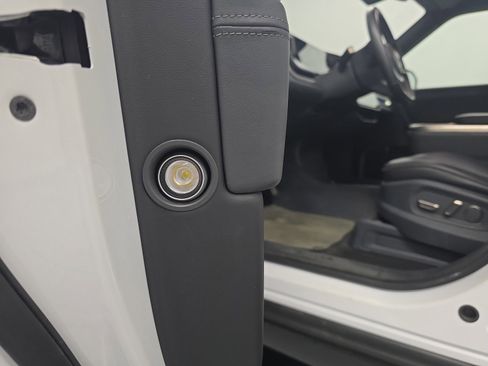 Used 2022 Rivian R1T Launch Edition image 30
