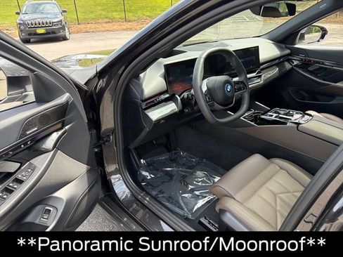 Used 2025 BMW i5 xDrive40 w/ Premium Package AWD/4WD image 21