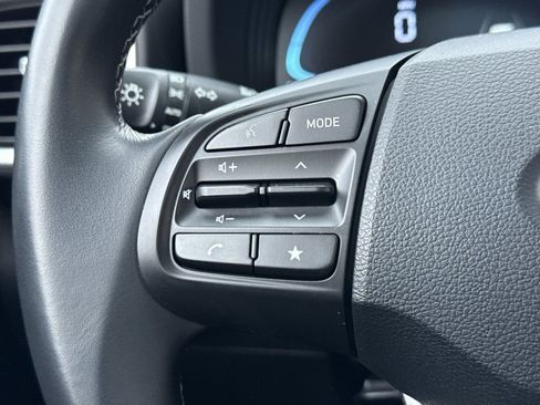 Certified 2024 Hyundai Venue SEL image 25