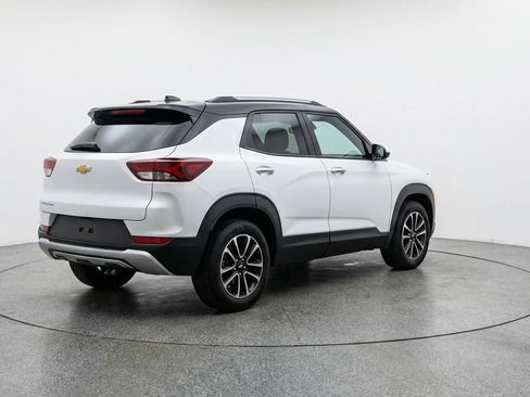 Used 2025 Chevrolet TrailBlazer LT image 9