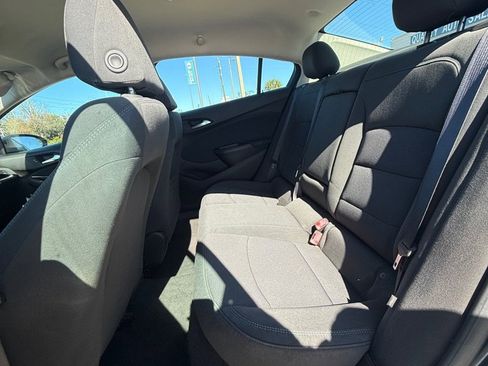 Used 2018 Chevrolet Cruze LT image 6