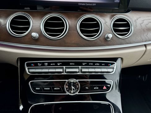 Used 2017 Mercedes-Benz E 300 image 24