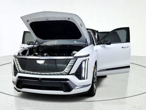 Used 2026 Cadillac Vistiq Platinum w/ LPO, Floor Liner Package AWD/4WD image 13