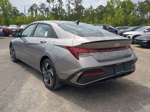 New 2025 Hyundai Elantra Sport image 7