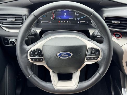 Certified 2022 Ford Explorer XLT w/ Equipment Group 202A RWD image 18