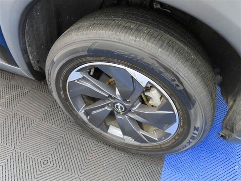 Used 2024 Nissan Rogue SV FWD image 7