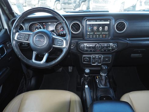 Used 2018 Jeep Wrangler Unlimited Sahara image 14