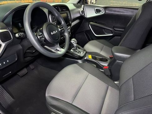 Used 2025 Kia Soul LX FWD image 19