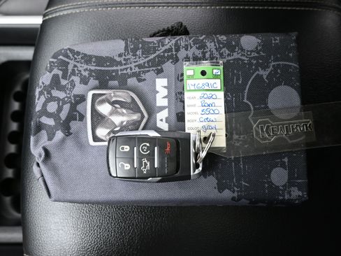 Used 2020 RAM 3500 Laramie w/ Night Edition image 20