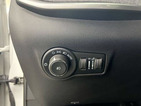 Used 2023 Jeep Compass Latitude AWD/4WD image 18