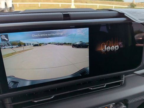 New 2025 Jeep Gladiator Sport image 23