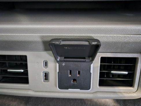 Used 2024 GMC Sierra 1500 SLT image 38