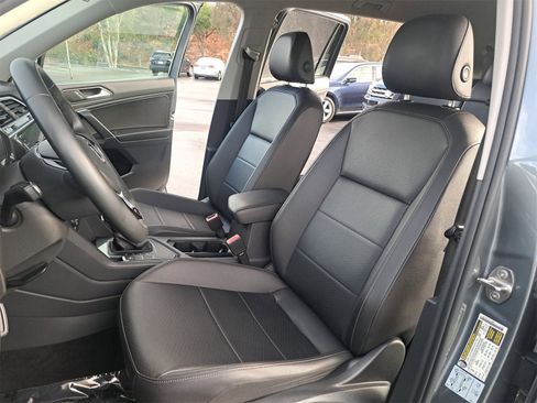 Used 2020 Volkswagen Tiguan SE image 16