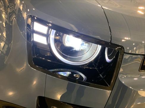 New 2026 Land Rover Defender 110 X-Dynamic SE image 13