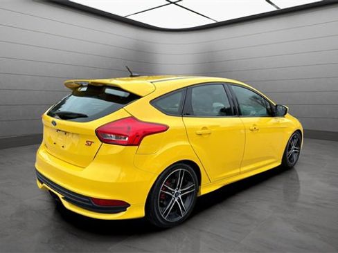 Used 2018 Ford Focus ST image 2