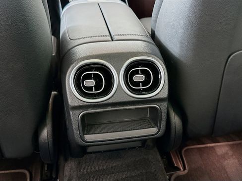 Used 2025 Mercedes-Benz C 300 Sedan image 27