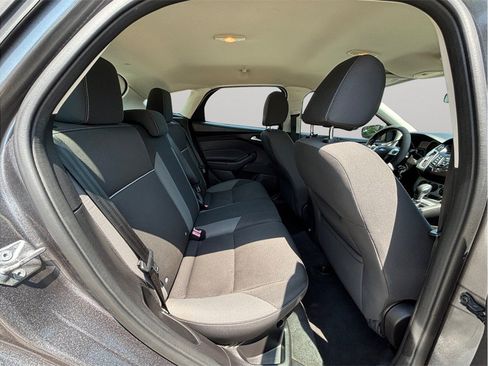 Used 2014 Ford Focus SE FWD image 28