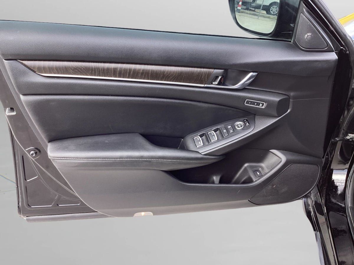 Used 2020 Honda Accord Touring image 15