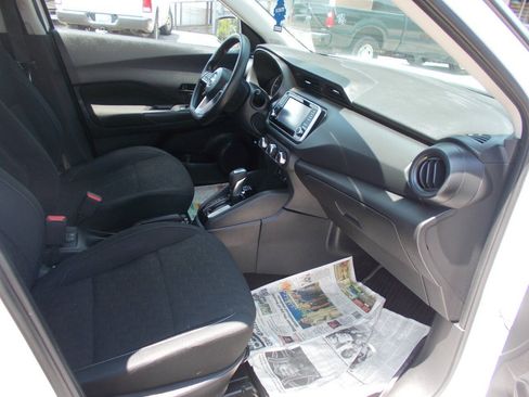 Used 2022 Nissan Kicks S FWD image 9
